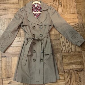 Aqua Women's XS Tan Double-Breasted Trench Coat with Ruched Detailing